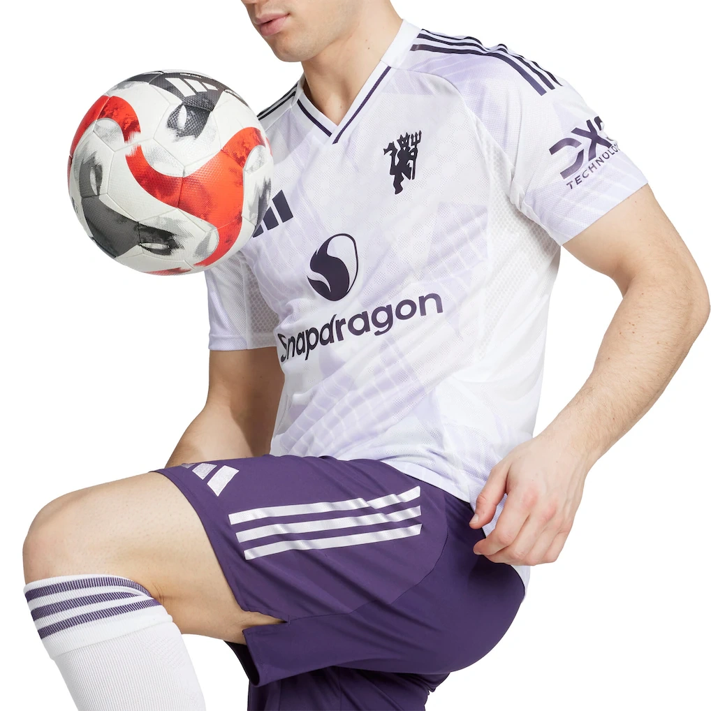 Manchester United 2025-26 Away Authentic Match Shirt - Image 4